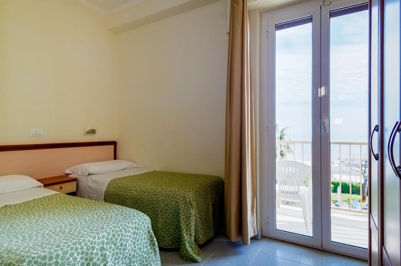 Hotel Miramare - Silvi Marina Exteriér fotografie